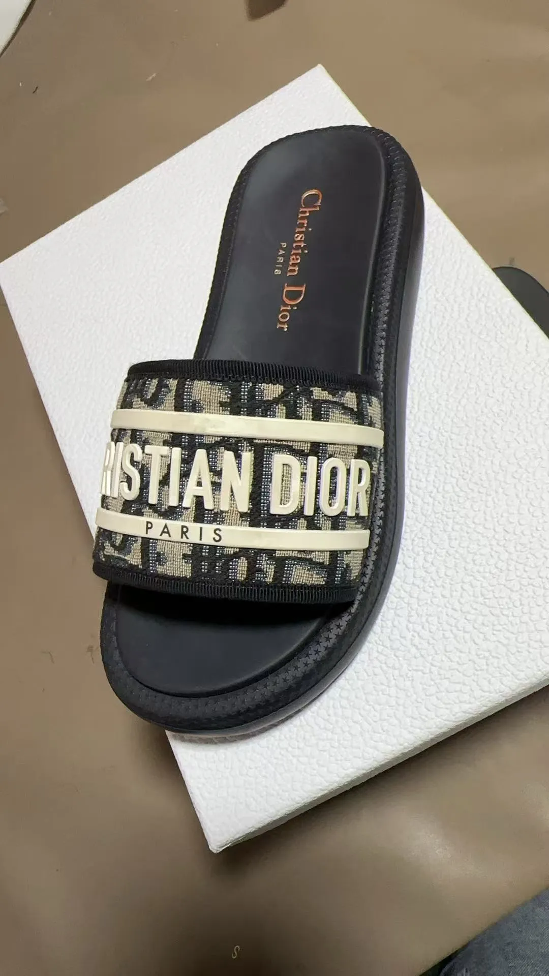 👟👟Ex-factory price 360👟👟 Dior Dior spring and summer catwalk newly upgraded sandal series classic thick-soled sandals original 1:1 development soft and delicate foot feel extremely comfortable versatile style original foam outsole 💝💝💝easy to control, 3 colors available, medium size 35-40 (41-42 customized)
